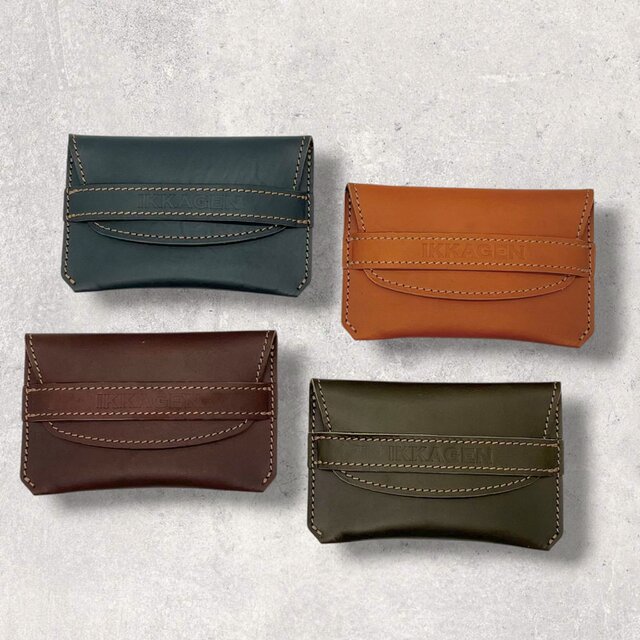 レザーフラップインカードケース（ハンドメイド／コンパクト／差し込み式ベルト／裏地付き／ギフト対応）