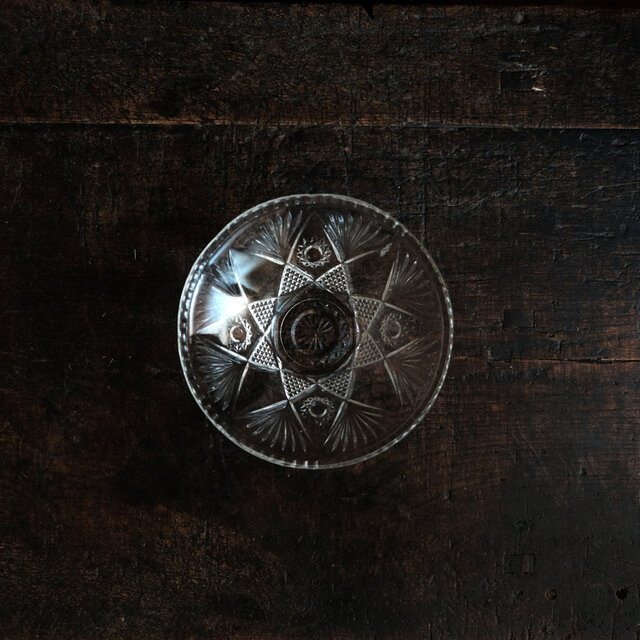 波縁で素敵◆十二芒星の文様。昭和中期　プレスガラス小鉢　古民家　古道具　レトロ　【ザラ付き有り】