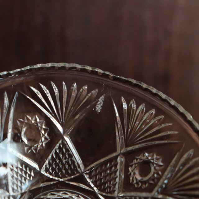波縁で素敵◇十二芒星の文様。昭和中期 プレスガラス小鉢 古民家