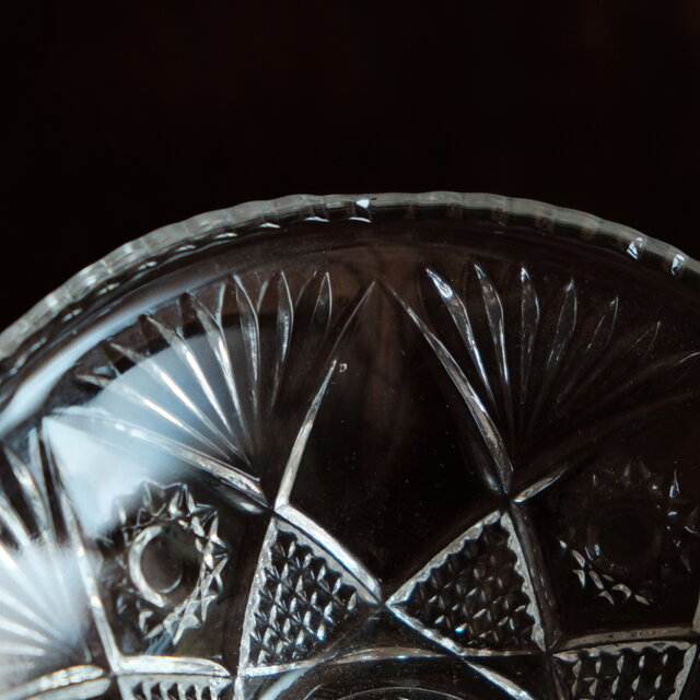 波縁で素敵◇十二芒星の文様。昭和中期 プレスガラス小鉢 古民家