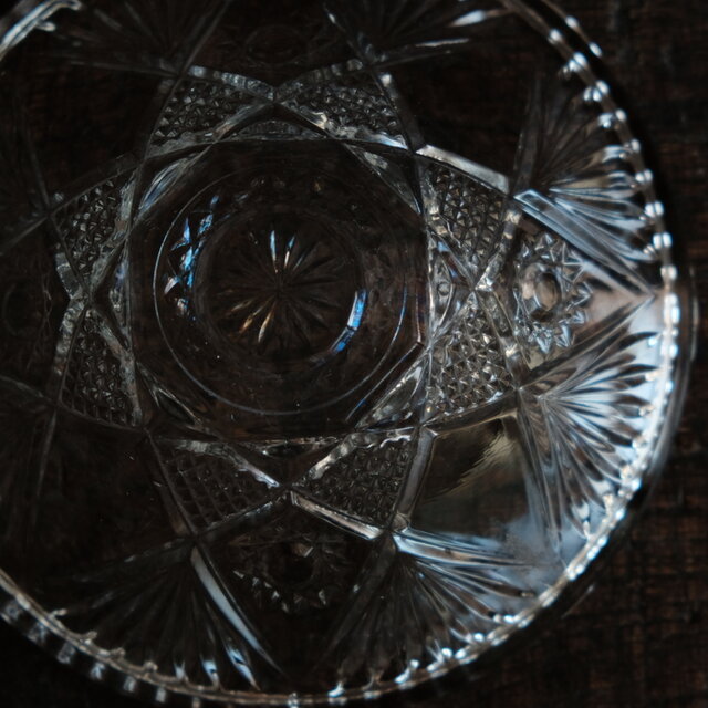 波縁で素敵◇十二芒星の文様。昭和中期 プレスガラス小鉢 古民家