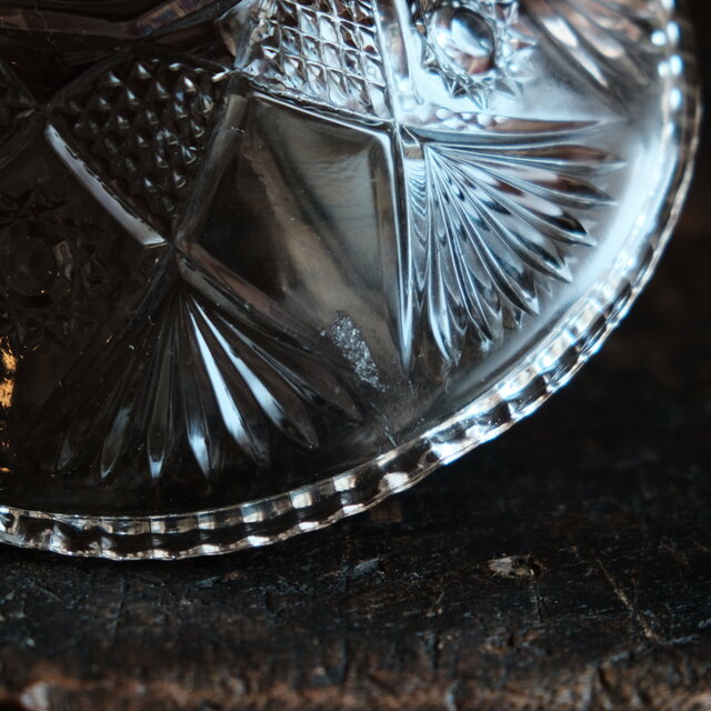 波縁で素敵◇十二芒星の文様。昭和中期 プレスガラス小鉢 古民家