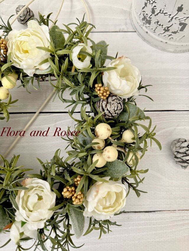 白バラとローズマリーのリース | iichi 日々の暮らしを心地よくする