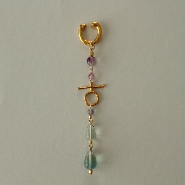 川のほとりで咲く花の耳飾り＜イヤーカフ＞