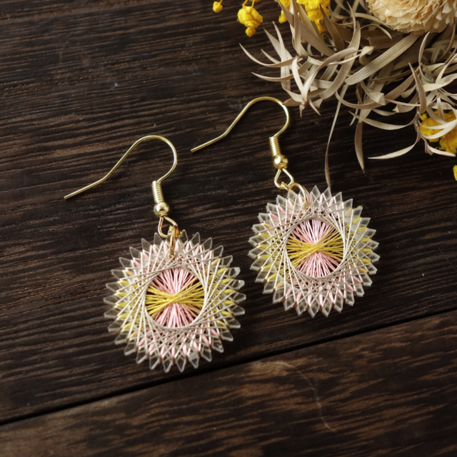 すすき野原で｜秋色・淡色カラー絹糸イヤリング｜軽くて上品