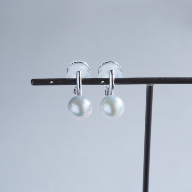 ピアスに見えるパールイヤリング シルバー925 色：グレー