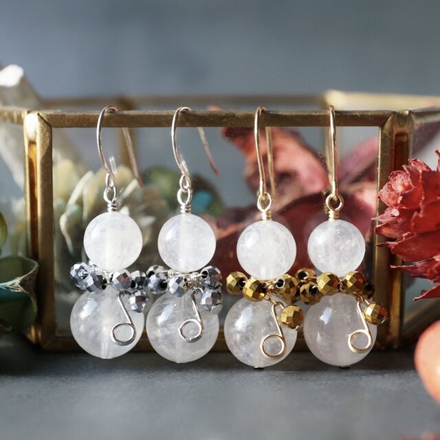 「ごきげん雪だるま」ピアス イヤリング 音符 ムーンストーン クリスマス ゴールド シルバー 冬 樹脂 ノンホールピアス