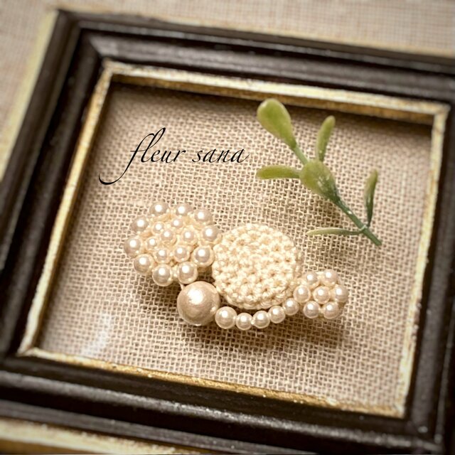 unique motif  シルキーパールとクロッシェのブローチ〈luxe〉  ivory