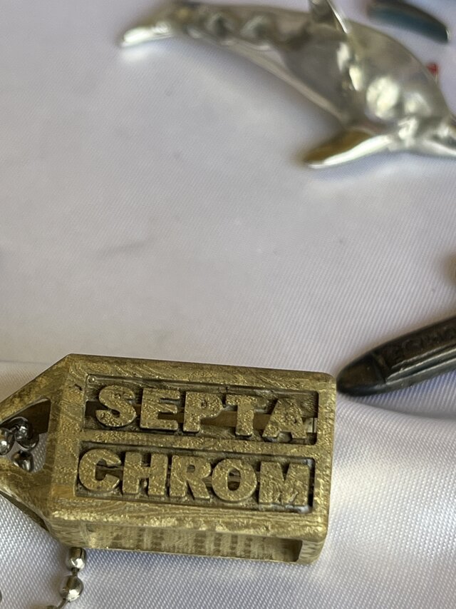 「バイクガレージ　大陸の記憶」オーダーメイドボトル型ネックレス バイクガレージ 街並の記憶」オーダーメイドボトル型ネックレス