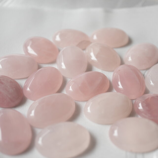 ★限定20セット★ ヴィーナスの象徴♡愛の石【ローズクォーツ＆愛染明王護符】❤️ GOLD STONE スターローズクォーツ マダガスカル産 79g 原石 握り石