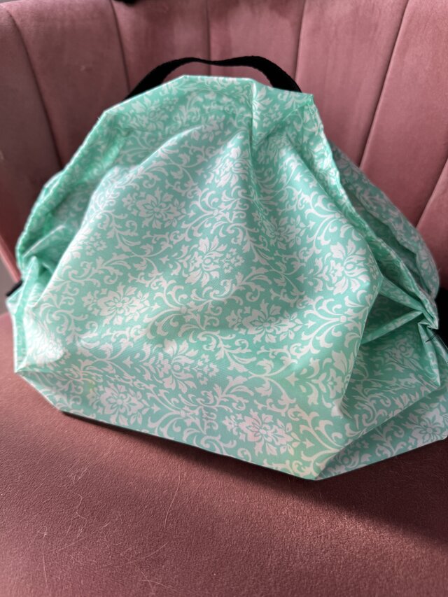 引っ張るだけで簡単収納♪ コンパクト手作りエコバッグ