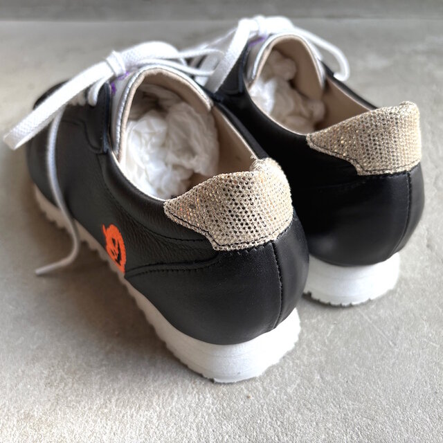 ハロウィン限定 カボチャ刺繍スニーカー｜ブラックレザー