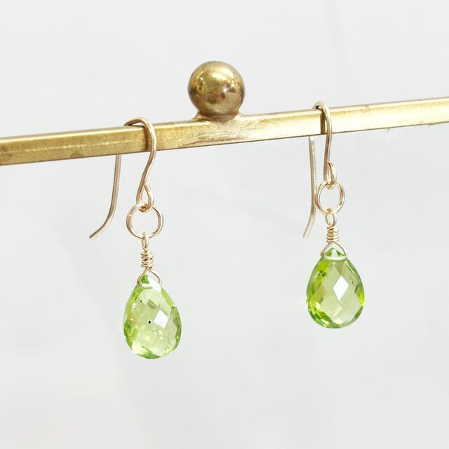 【イヤリング交換可能　ピアス】　ペリドット