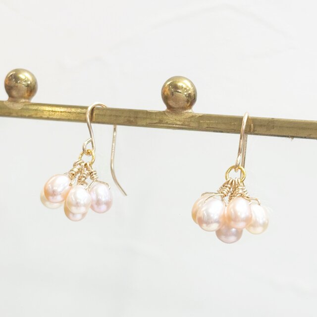 【イヤリング交換可能　ピアス】　淡水真珠