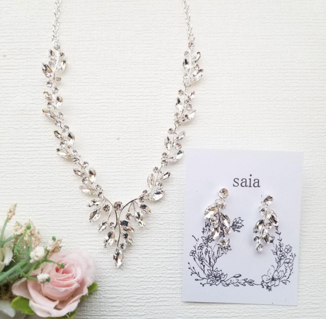 ウェディングオープンビジューネックレス meteo ウェディングオープンビジューネックレス meteo Wタッセルパール