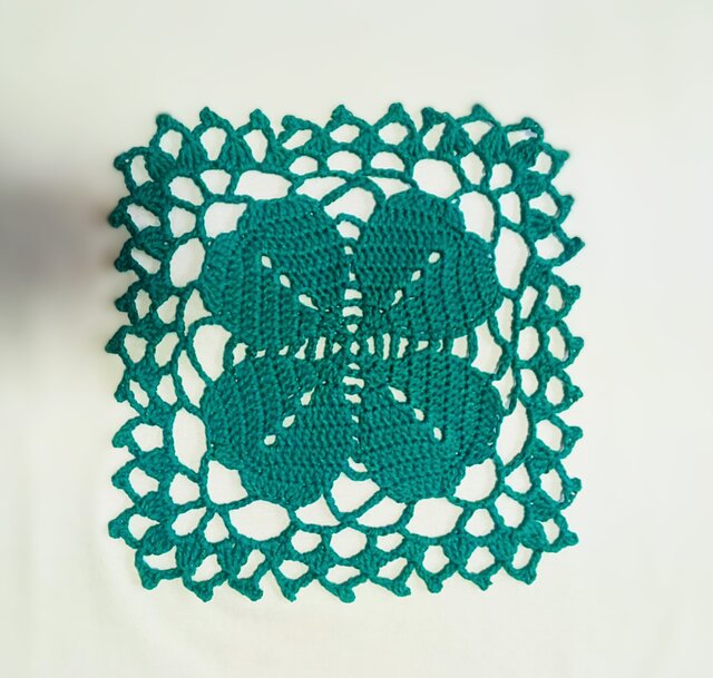 ドイリー1256❤️幸せを呼ぶクローバードイリー✨薔薇とガーベラ ドイリー1256❤️幸せを呼ぶクローバードイリー✨薔薇とガーベラ