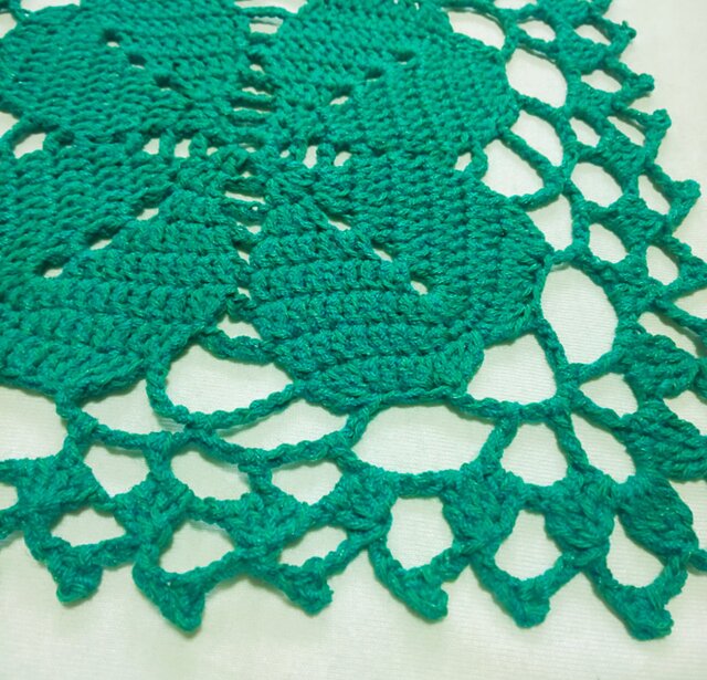 ドイリー1160❤️クローバー草原の華麗な薔薇達✨大判ドイリー56cm ドイリー1160❤️クローバー草原の華麗な薔薇達✨大判ドイリー56cm