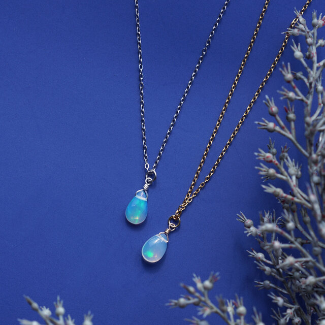 エチオピア産オパールのペアシェイプ一粒ネックレス・サージカル
