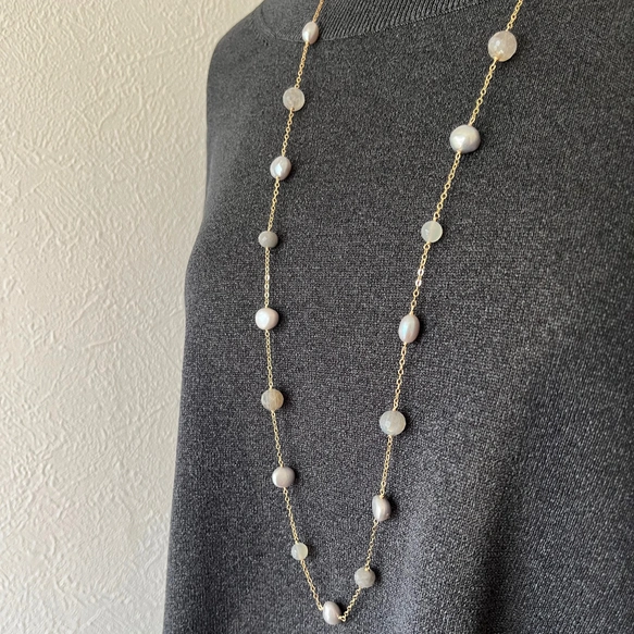 大人なパール　グレーパールとグレーの天然石のロングネックレス【K14GF】