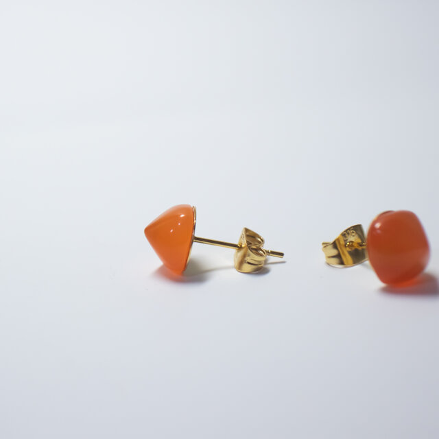 天然石どんぐりピアス　カーネリアン カーネリアン シュガーローフカット 天然石のピアス【サージカル