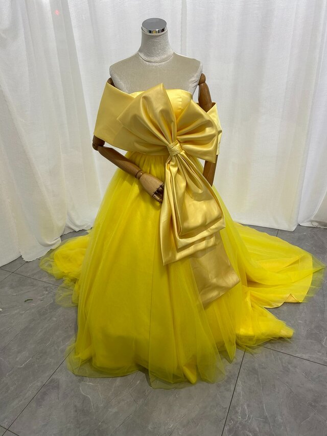 カラードレス イエロー 取り外しオフショルダー 豪華なリボン ロングトレーン デザイン感 披露宴