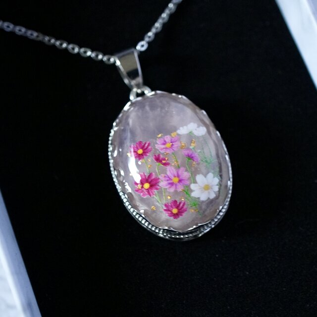 10月誕生石】ローズクォーツとコスモスのペンダント 秋桜 ネックレス