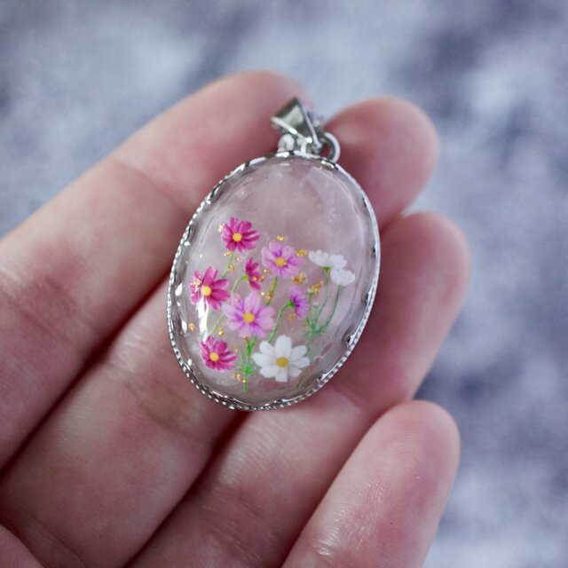 10月誕生石】ローズクォーツとコスモスのペンダント 秋桜 ネックレス