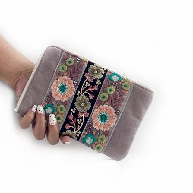 【豪華なインド刺繍の通帳ポーチ】１点限定販売/上品で大人可愛い/通帳・カード・お薬手帳/通院ポーチ/カードポケット