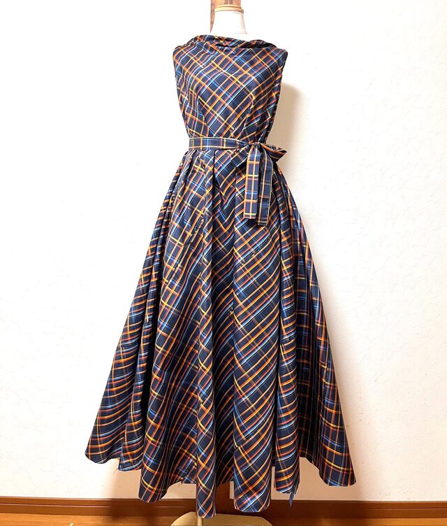 貴代美大島紬反物から、バイアス仕立てロングフレアーワンピース　L寸 貴代美様専用大島紬反物から、バイアス仕立てロングフレアー