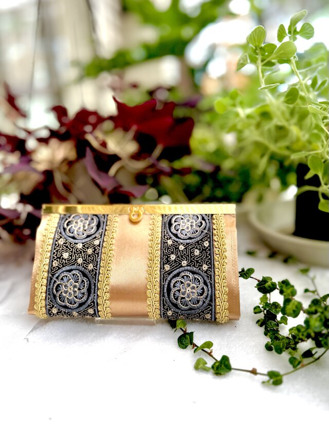 豊かさを引き寄せる、深みゴールドの長財布 N161