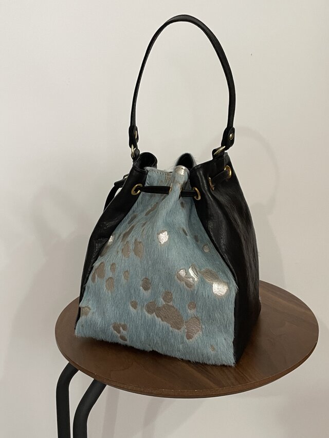 本革　ファー巾着ショルダーバッグ　水色