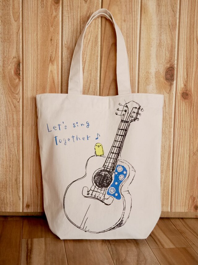 ギターと黄色い小鳥の大きな帆布トートバッグ