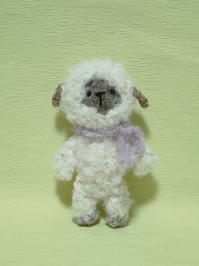 小さな羊さん (あみぐるみ)