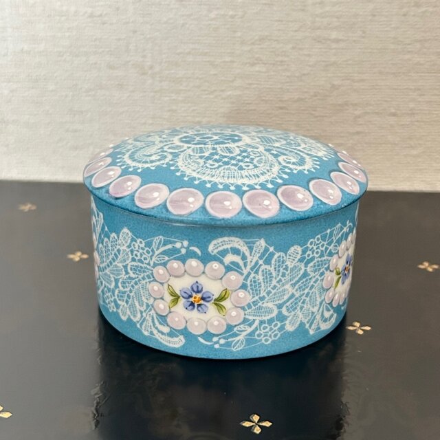 レースの蝶とパールの蓋物 | iichi 日々の暮らしを心地よくする