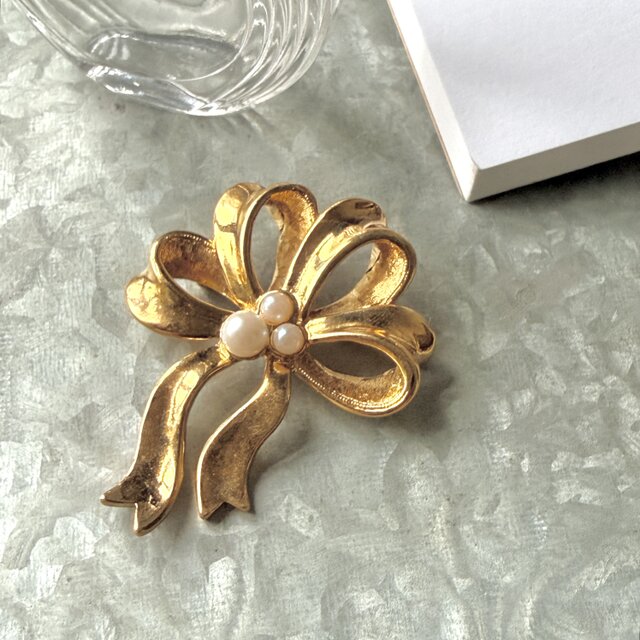 SCA56-【 AVON 】エイボン・ヴィンテージブローチ Gold Tone Faux