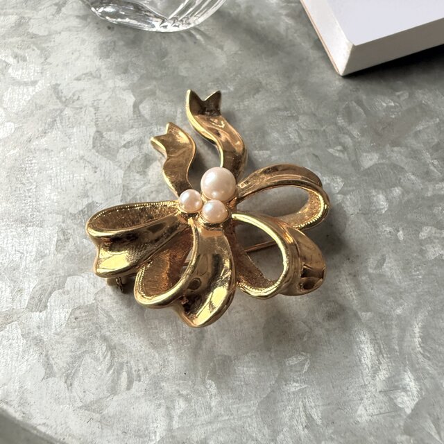 SCA56-【 AVON 】エイボン・ヴィンテージブローチ Gold Tone Faux