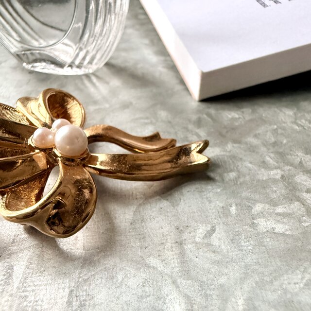 SCA56-【 AVON 】エイボン・ヴィンテージブローチ Gold Tone Faux