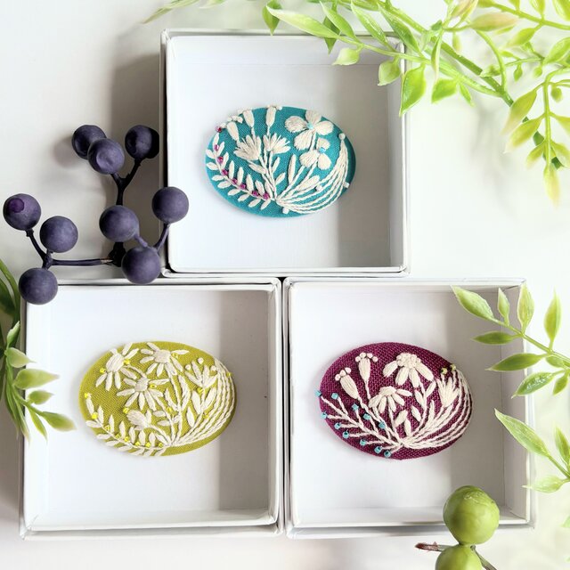 刺繍ブローチ　専用ページ 小さなお花の刺繍ブローチ・botanical#409 | iichi 日々の暮らし