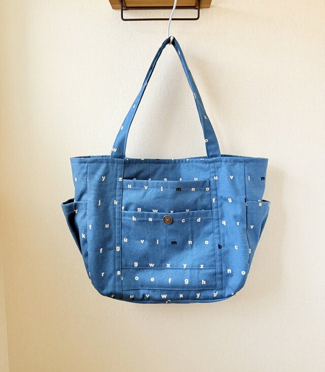 帆布のポケットいっぱいトートバッグ
