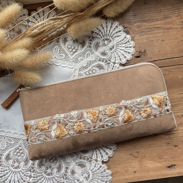 インド刺繍リボンL字ファスナー長財布(ベージュ系スエード)