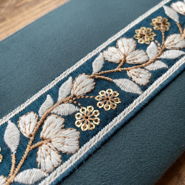 インド刺繍リボンL字ファスナー長財布(モスグリーン・スエード