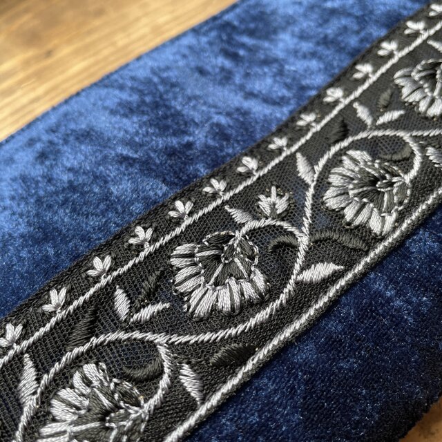 インド刺繍リボンL字ファスナー長財布(ネイビー系ベロア) | iichi 日々