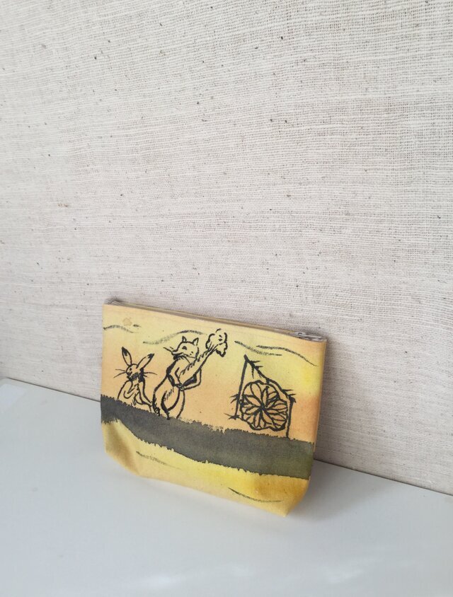 手描き染め 個性的な鳥獣戯画のポーチ | iichi 日々の暮らしを心地よく