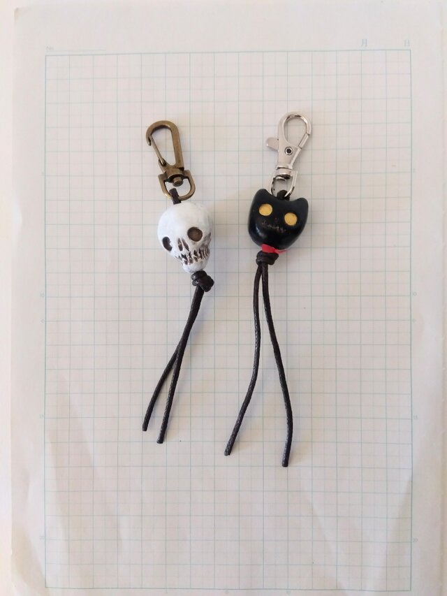 ころんとした黒猫さんのキーホルダー | iichi 日々の暮らしを