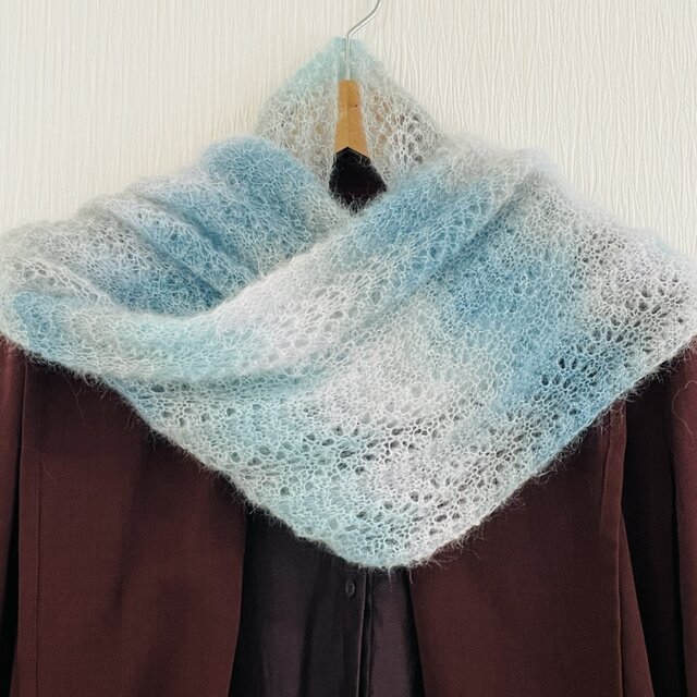 ふわっふわ 極細キッドモヘア 手編みのマフラー 秋口から春先まで使えます