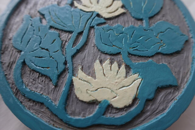 木彫レリーフ 蓮 | iichi 日々の暮らしを心地よくするハンドメイドや