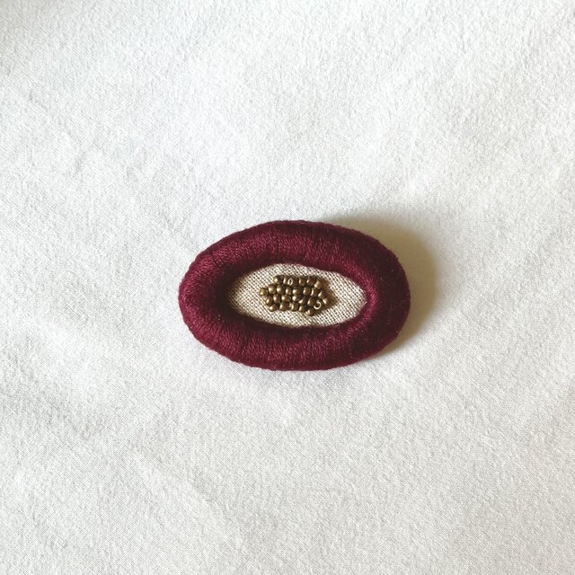 だえんのブローチ