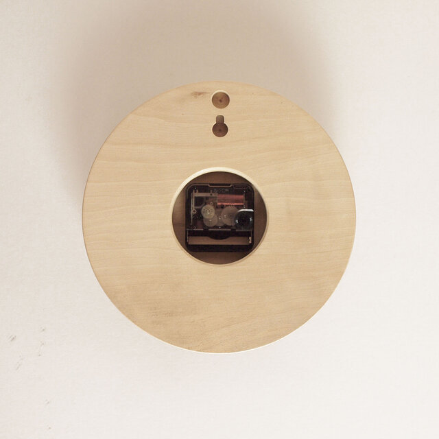 【中古/美品】楓　掛け時計　無垢　木製　丸型　直径26cm　日本製　葉山家具 中古/美品】楓 掛け時計 無垢 木製 丸型 直径26cm 日本製 葉山