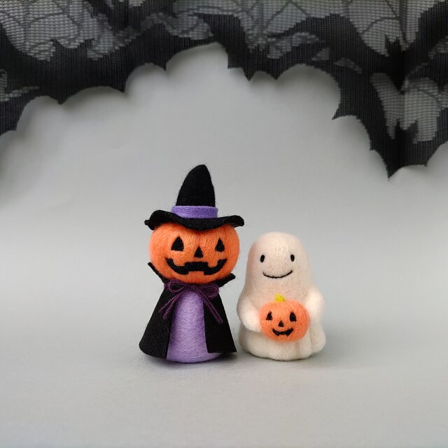 ドラキュラマントのジャックオランタンとおばけちゃん羊毛フェルト