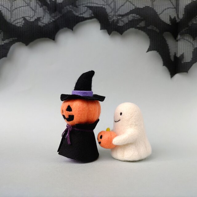 ドラキュラマントのジャックオランタンとおばけちゃん羊毛フェルト